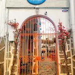 Sade Hotel *